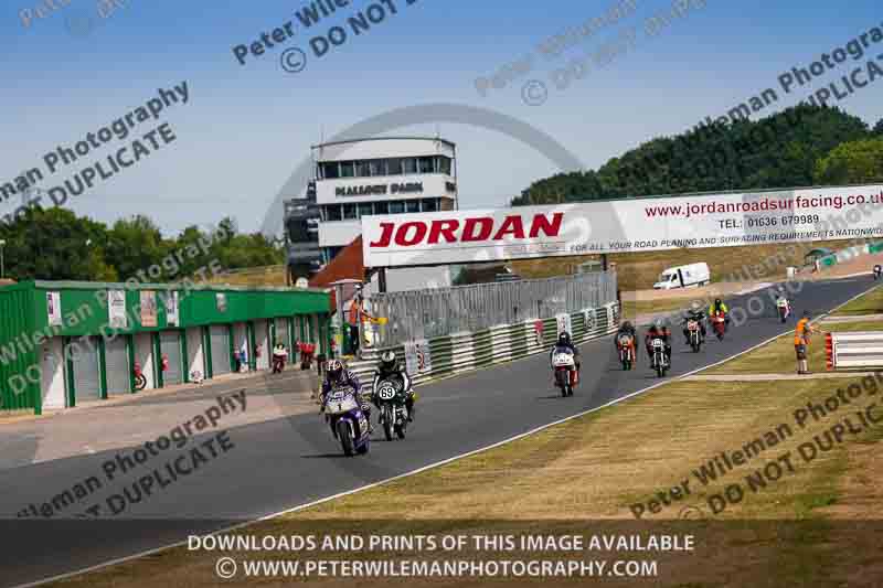 Vintage motorcycle club;eventdigitalimages;mallory park;mallory park trackday photographs;no limits trackdays;peter wileman photography;trackday digital images;trackday photos;vmcc festival 1000 bikes photographs